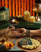 Glass Box Pista Laddoo 21 Pcs